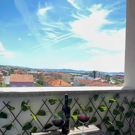 Apartment Holiday Appartement *